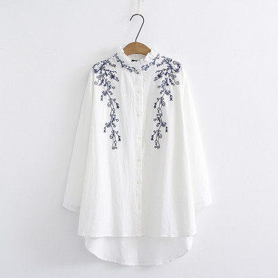 Sinise, valge ja kollase tikandiga naiste särk