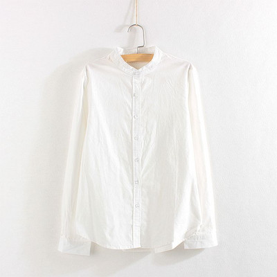 Sima ing modell alacsony gallérral és gombokkal