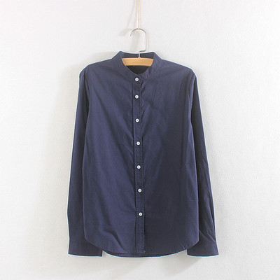 Sima ing modell alacsony gallérral és gombokkal