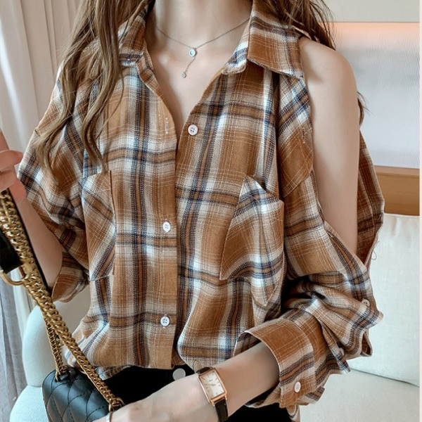 Kockás női ing csupasz váll