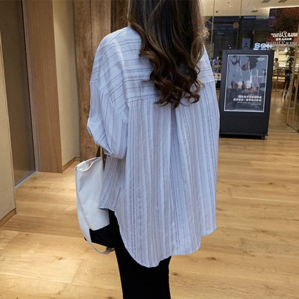 Modern női ing - széles, zsebes modell