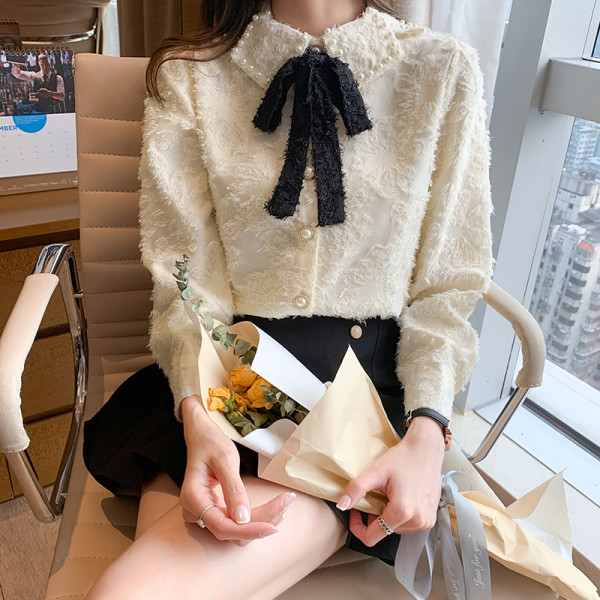 Moodne naiste särk paela ja pärlitega