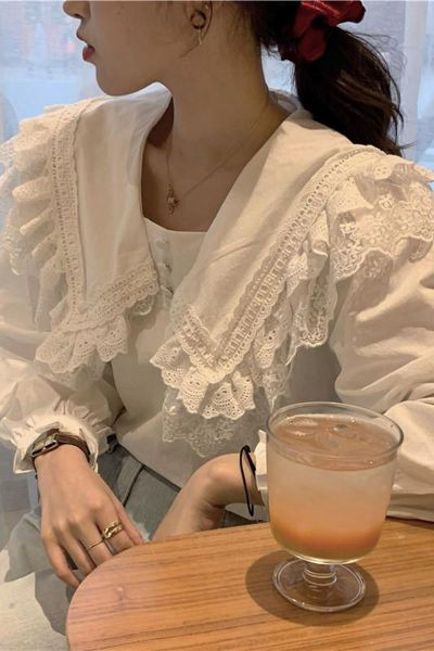 Naiste valge pitsi ja kummiga särk