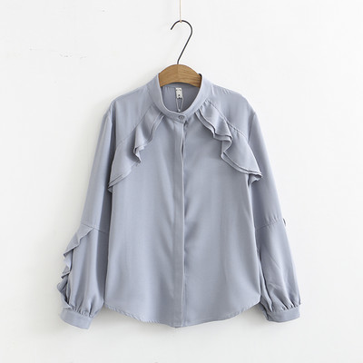 Naiste vabaaja särk nööpide ja pikkade varrukatega valge ja sinine