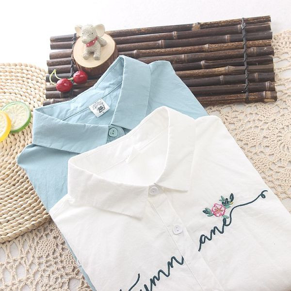 Női ing hímzett felirattal