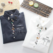 Tikandite ja värviliste nööpidega naiste särk