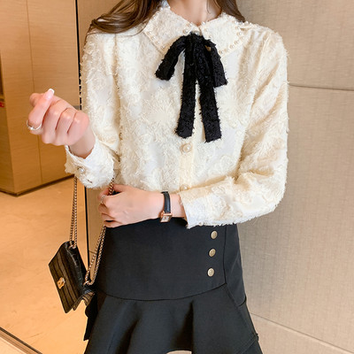 Modern női ing gyöngyökkel és szalaggal