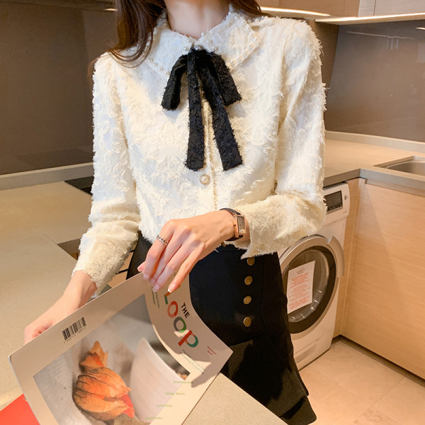 Modern női ing gyöngyökkel és szalaggal