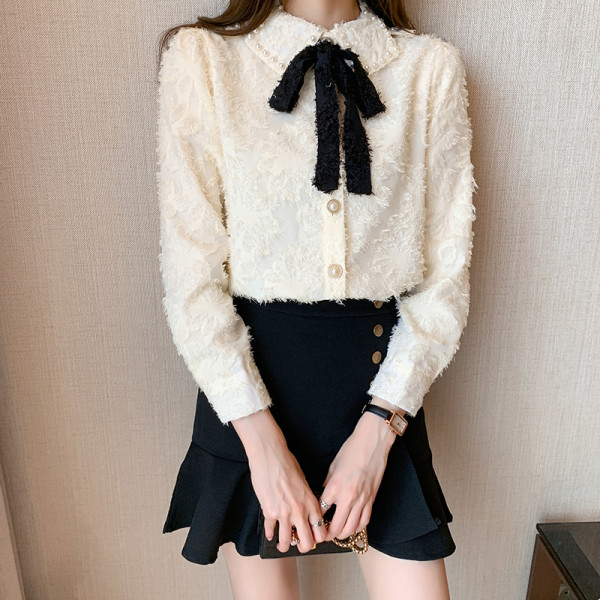 Modern női ing gyöngyökkel és szalaggal