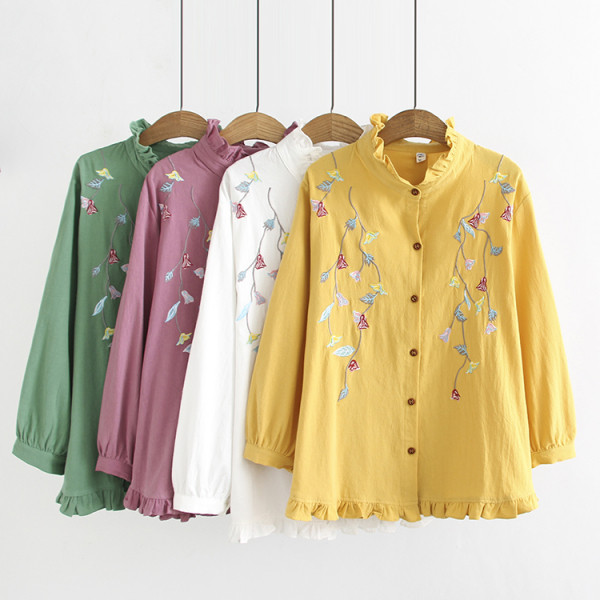 Naiste vabaajasärk nööpide ja tikandiga neljas värvitoonis