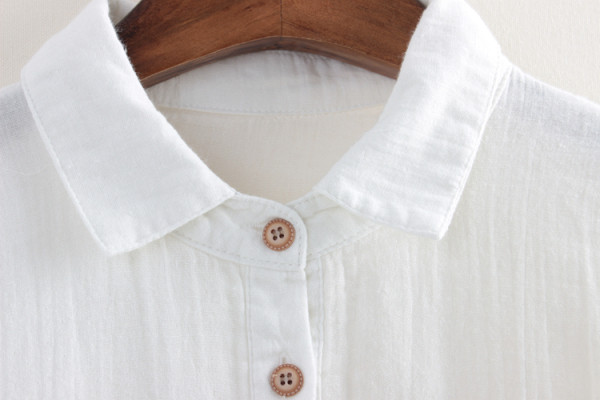 Lai nööpide ja taskutega naiste särgi mudel