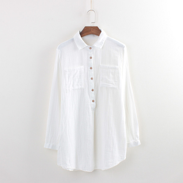 Lai nööpide ja taskutega naiste särgi mudel