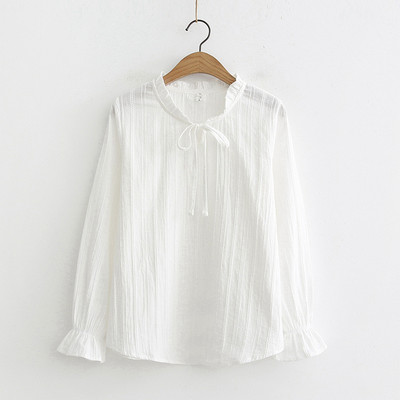 Női ing fürtökkel és nyakkivágással