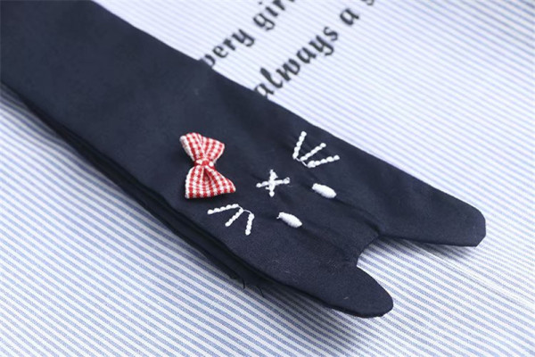 Naiste vabaaja särk lipsude ja tikanditega