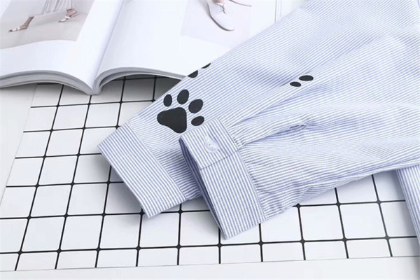 Naiste vabaaja särk lipsude ja tikanditega