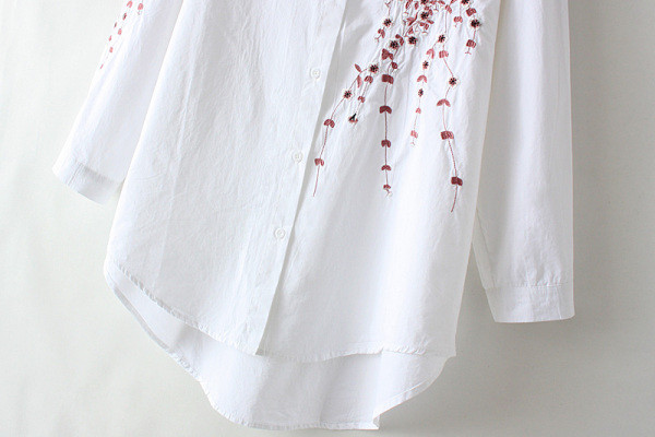 Γυναικείο πουκάμισο ασύμμετρο μοντέλο με κλασικό κολάρο σε λευκό και μαύρο χρώμα