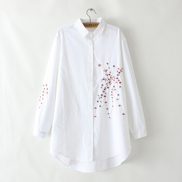 Γυναικείο πουκάμισο ασύμμετρο μοντέλο με κλασικό κολάρο σε λευκό και μαύρο χρώμα