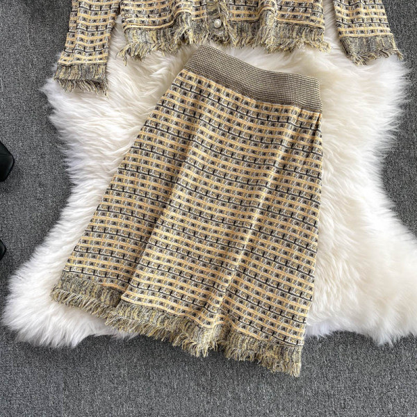 Кариран дамски комплект от пола и сако