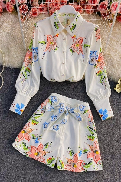 Naiste vabaaja komplekt lillemustriga kahes osas