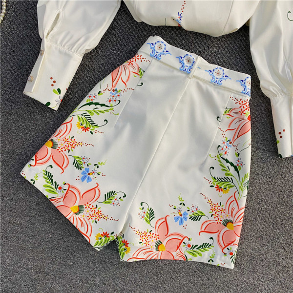 Naiste vabaaja komplekt lillemustriga kahes osas