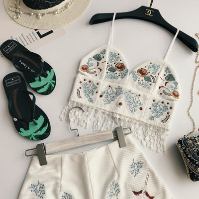 Új modell kétrészes női szett fehér és fekete hímzéssel