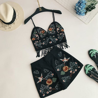 Új modell kétrészes női szett fehér és fekete hímzéssel