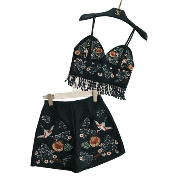 Új modell kétrészes női szett fehér és fekete hímzéssel