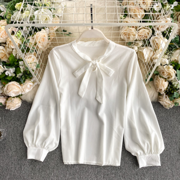 Стилен дамски комплект от три части -риза ,сако и пола