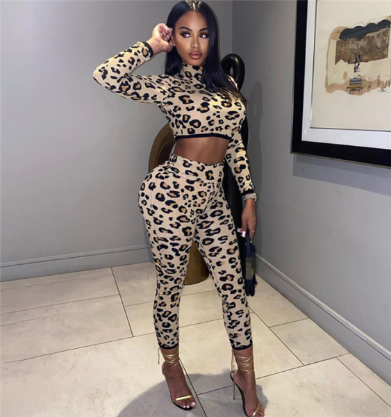 Γυναικείο σετ - κοντό τοπ και κολάν με άνιμαλ τύπωμα 