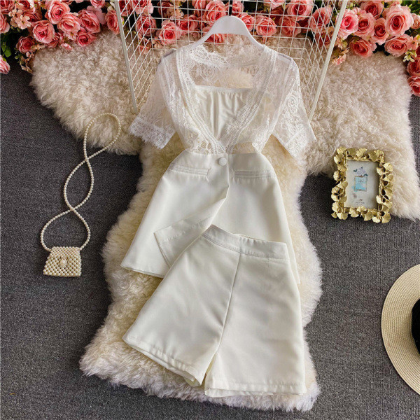 Naiste kaheosaline must-valge pitsiga komplekt