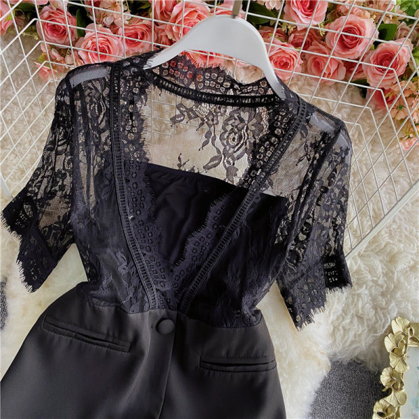 Naiste kaheosaline must-valge pitsiga komplekt