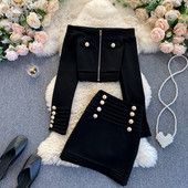 Moodne naiste kaheosaline nööpidega komplekt