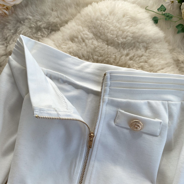 Moodne naiste kaheosaline nööpidega komplekt