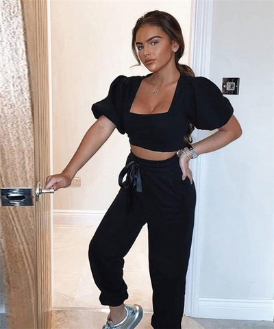 Alkalmi nadrág és rövid mellszett, puffos ujjakkal