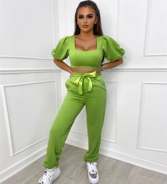 Alkalmi nadrág és rövid mellszett, puffos ujjakkal