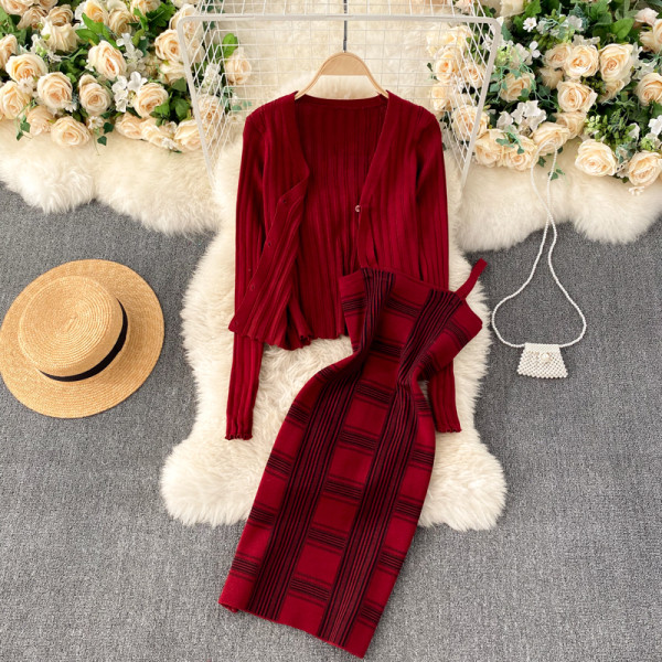 Γυναικείο σετ - ζακέτα και καρό φόρεμα