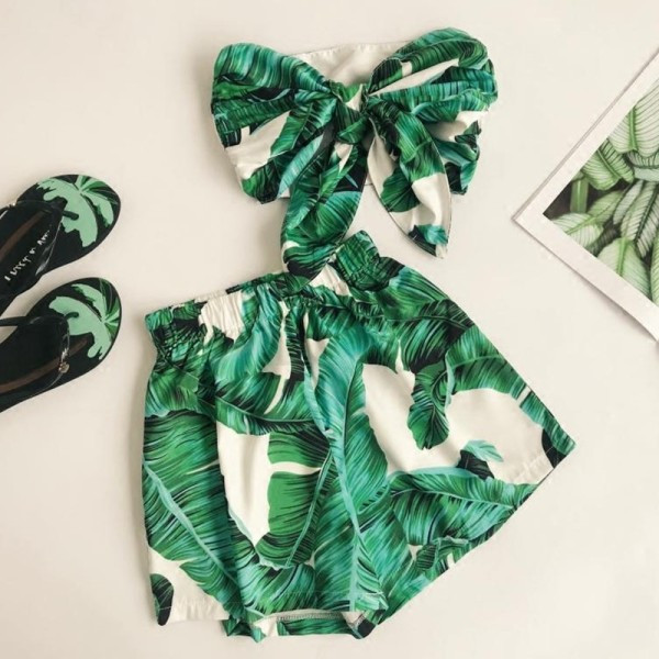 Värviline naiste komplekt kaheosalistest lühikestest pükstest ja rinnast