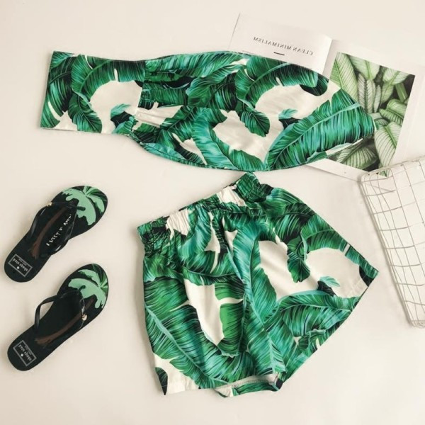 Värviline naiste komplekt kaheosalistest lühikestest pükstest ja rinnast