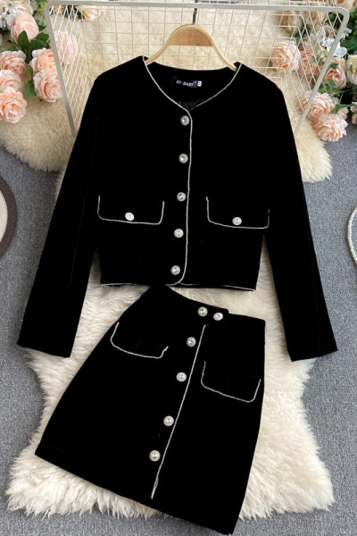 Μοντέρνα γυναικεία σετ φούστα και σακάκι σε μαύρο χρώμα
