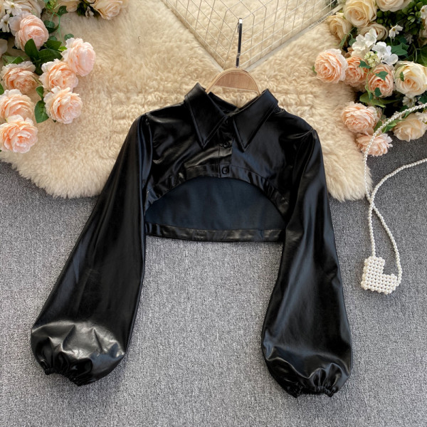 Moderan ženski komplet kratke košulje i haljine sa šljokicama