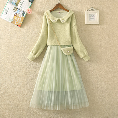 Μοντέρνο γυναικείο σετ σε διάφορα χρώματα