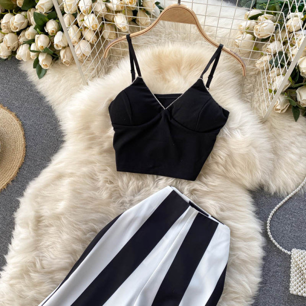 Naiste kõrge vöökohaga crop topi ja triibuliste pükste komplekt