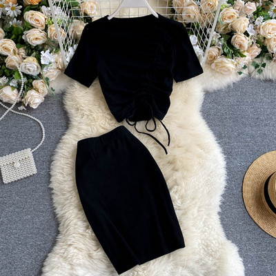 Καθημερινό μοντέρνο γυναικείο σετ - μπλούζα + 3/4 φούστα