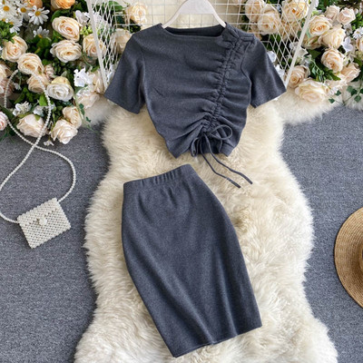 Καθημερινό μοντέρνο γυναικείο σετ - μπλούζα + 3/4 φούστα