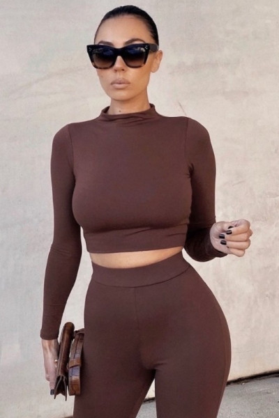 Modern női leggings szett és rövid blúz pólógallérral