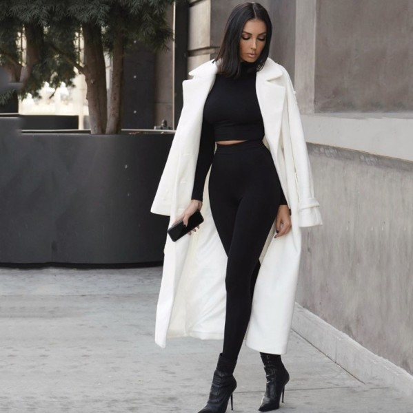 Modern női leggings szett és rövid blúz pólógallérral