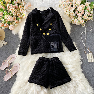Γυναικείο χειμερινό σετ βελούδου σε μαύρο χρώμα