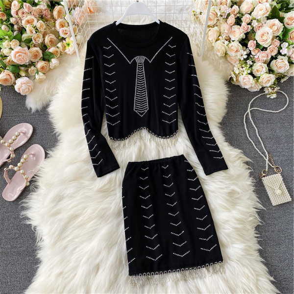 Ženski komplet u crnoj boji sa kamenčićima