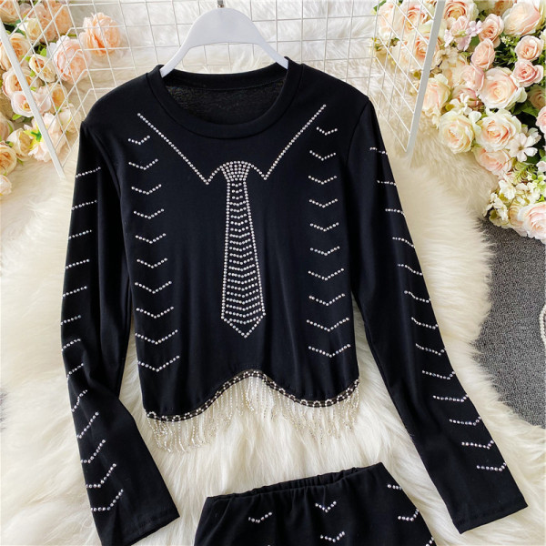 Ženski komplet u crnoj boji sa kamenčićima