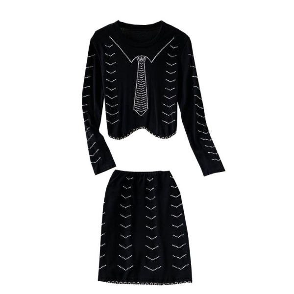 Ženski komplet u crnoj boji sa kamenčićima